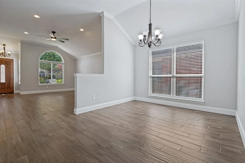 205 Weyland Drive Grand Prairie TX 75052