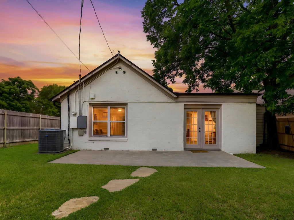 4039 El Campo Avenue Fort Worth TX 76107