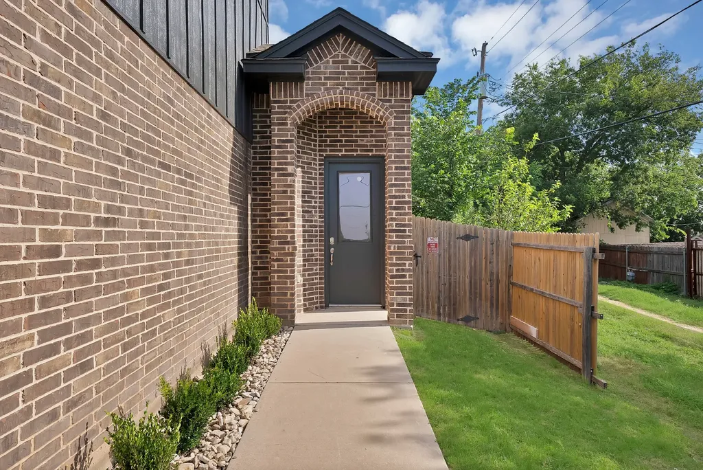 1008 20th Street Fort Worth TX 76164