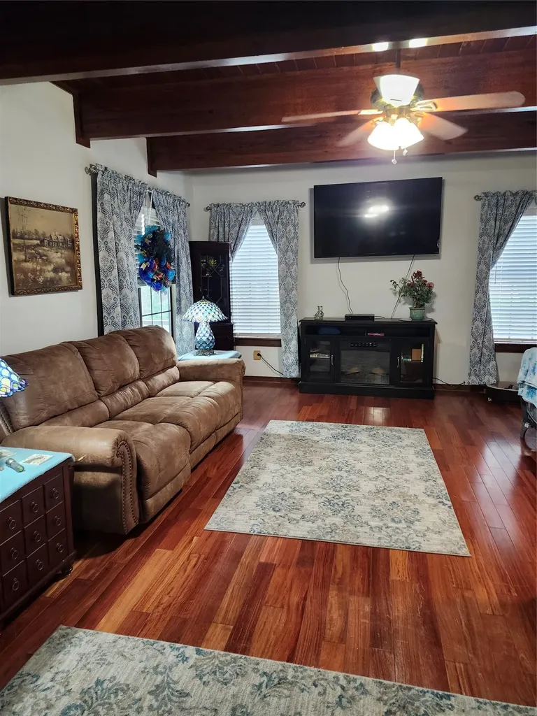 9353 S Fm 730 Azle TX 76020