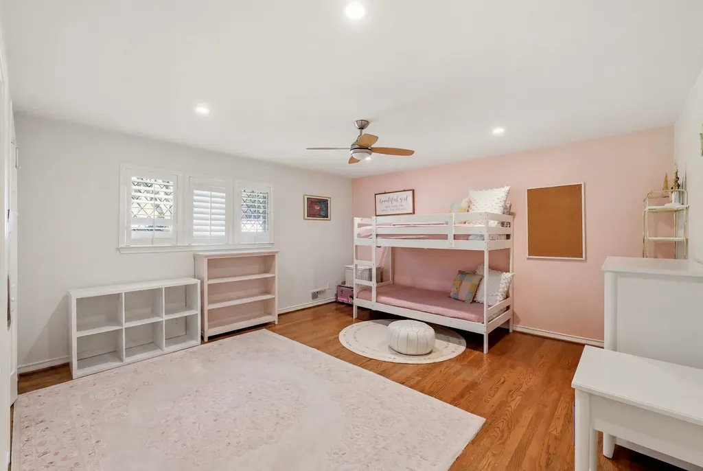 9544 Crestedge Drive Dallas TX 75238