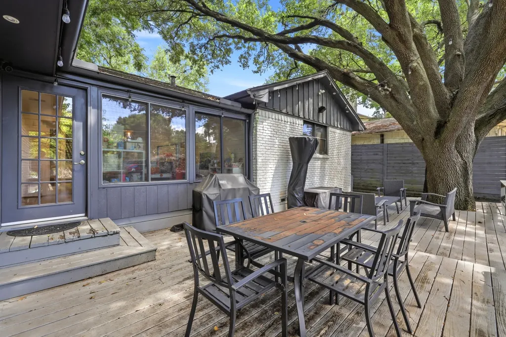 9544 Crestedge Drive Dallas TX 75238