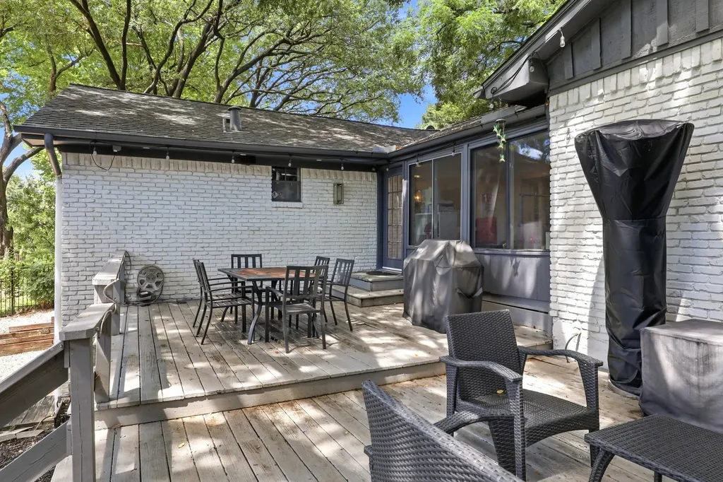 9544 Crestedge Drive Dallas TX 75238