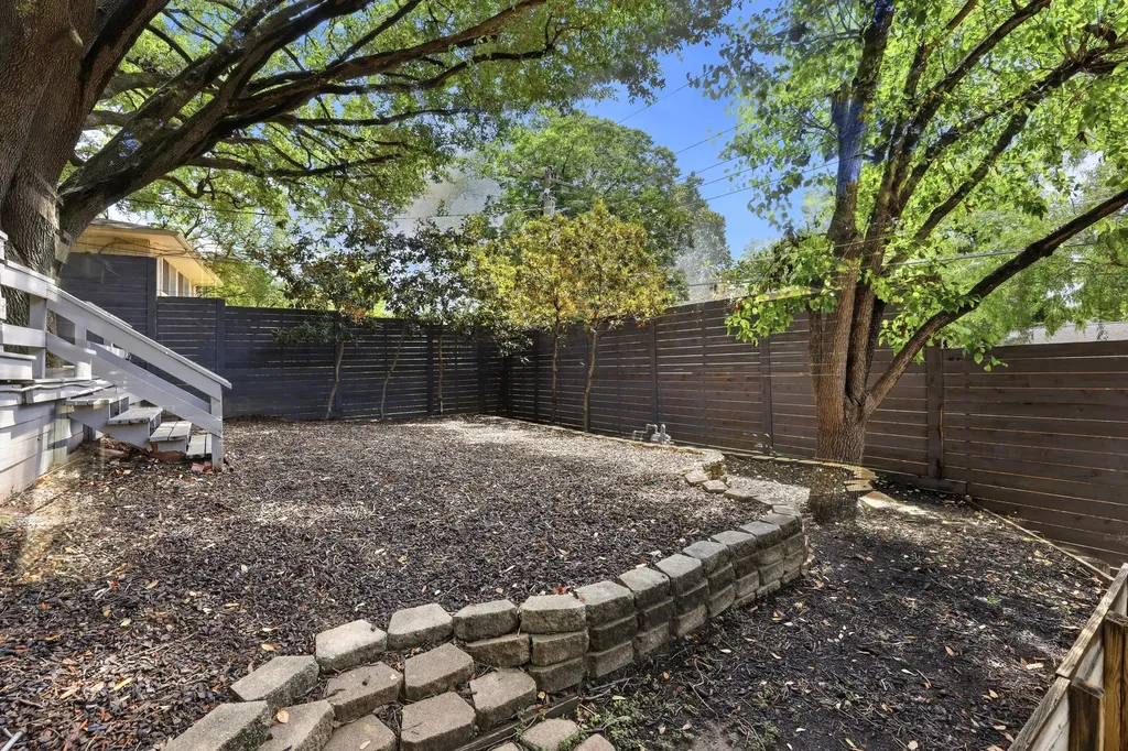 9544 Crestedge Drive Dallas TX 75238
