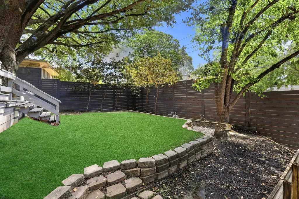 9544 Crestedge Drive Dallas TX 75238