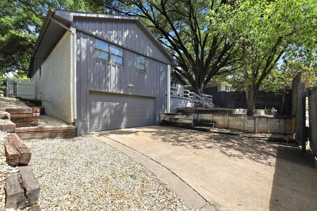 9544 Crestedge Drive Dallas TX 75238