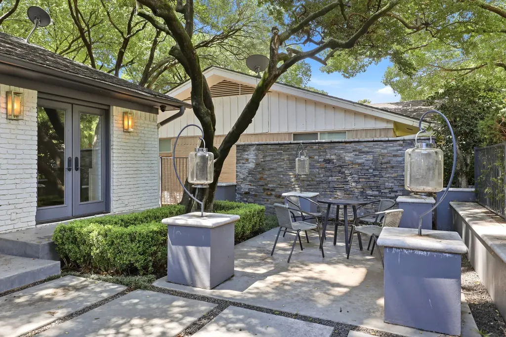 9544 Crestedge Drive Dallas TX 75238