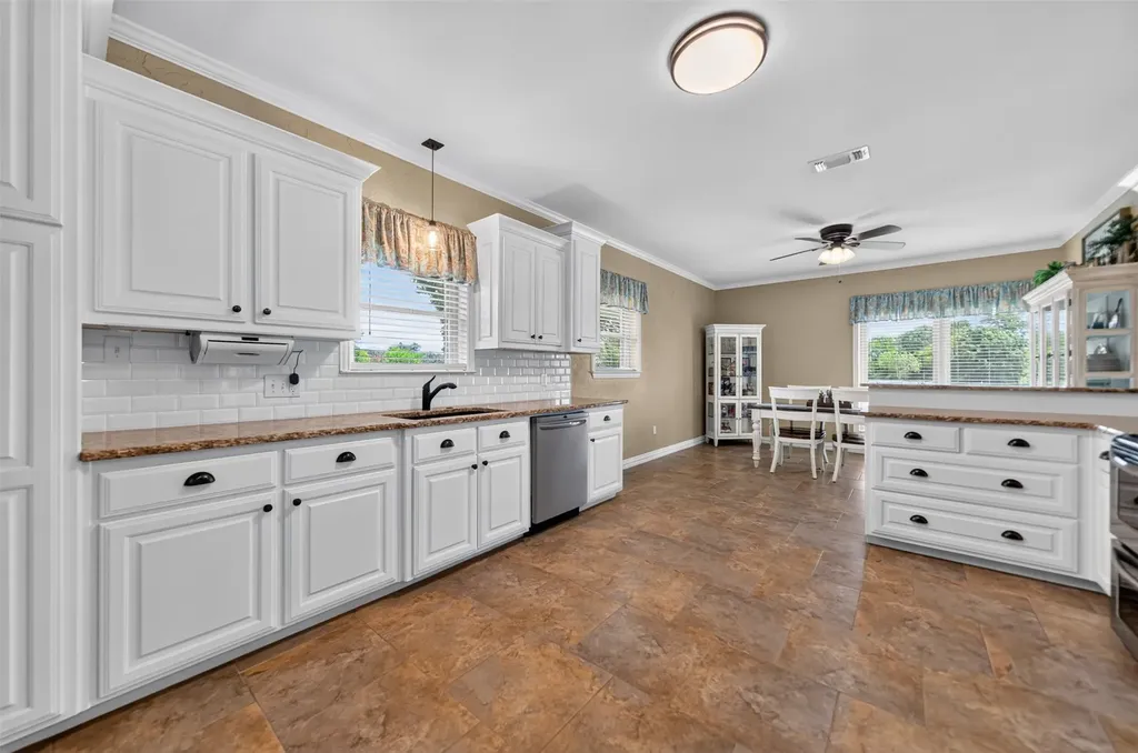 224 Private Road 6243 Canton TX 75103