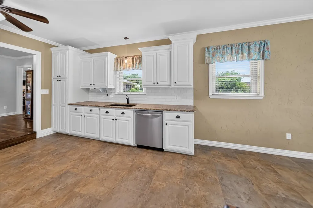224 Private Road 6243 Canton TX 75103