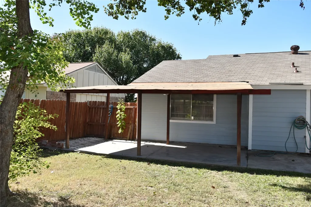 2014 High Bluff Drive Garland TX 75041
