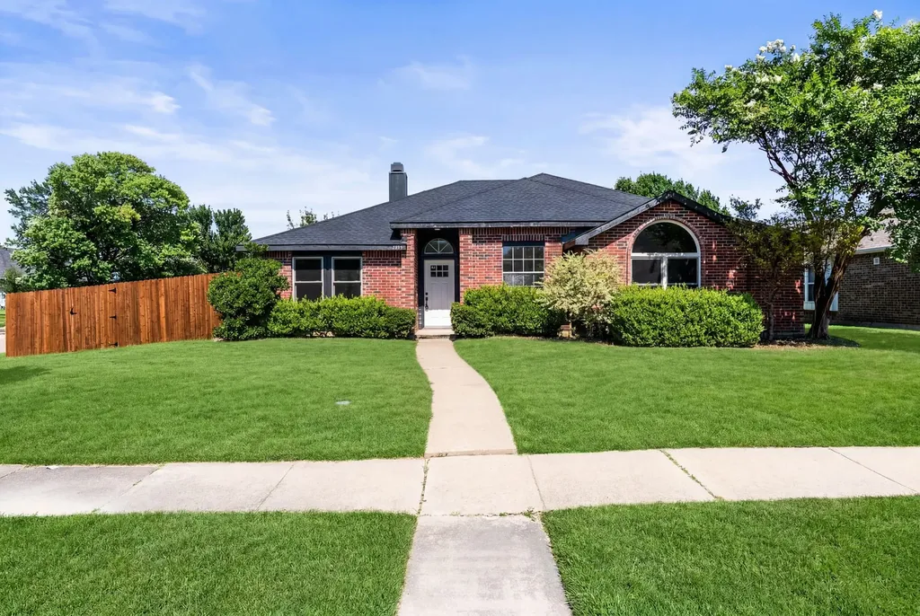 4822 Mize Court Rowlett TX 75088