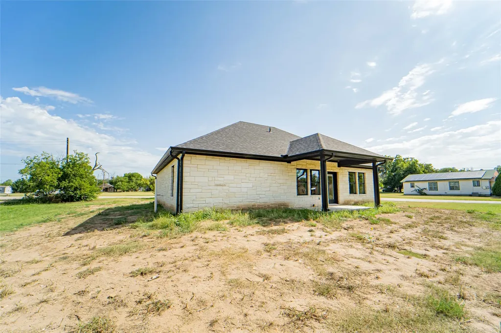 614 W Wheeler Street Breckenridge TX 76424