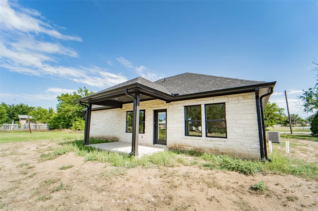 614 W Wheeler Street Breckenridge TX 76424