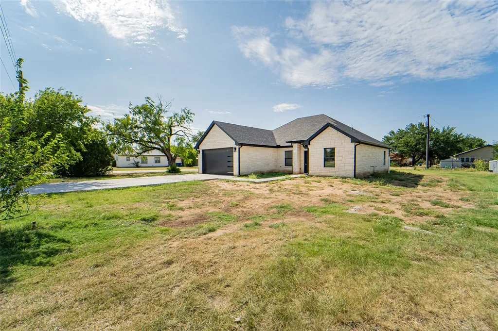 614 W Wheeler Street Breckenridge TX 76424