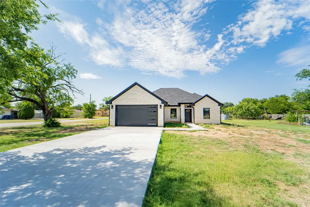 614 W Wheeler Street Breckenridge TX 76424