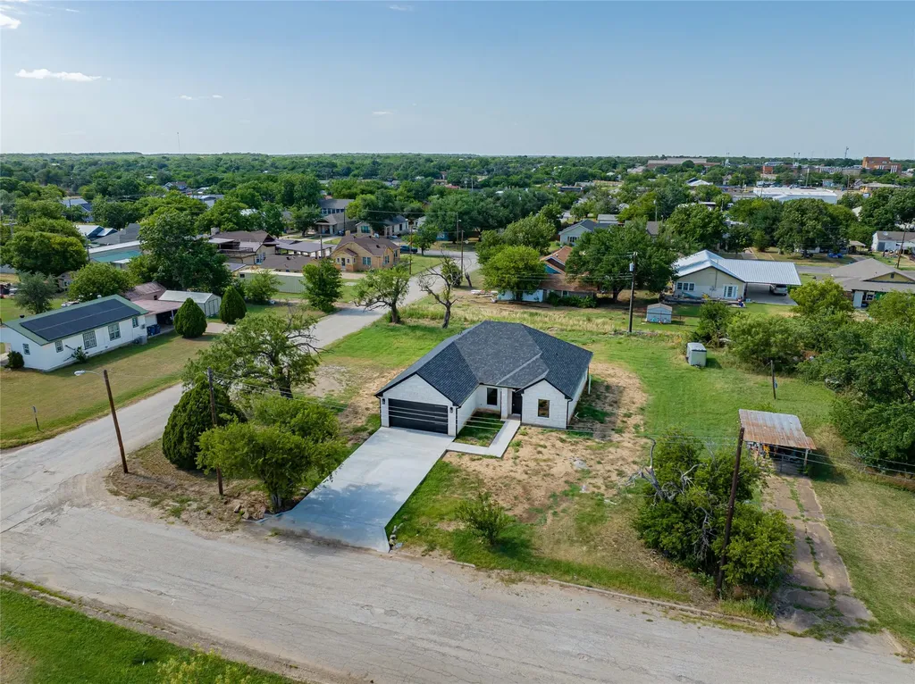 614 W Wheeler Street Breckenridge TX 76424