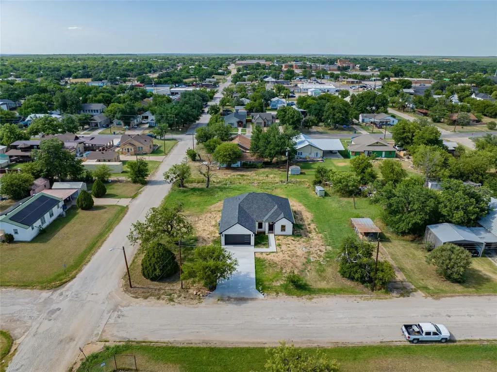 614 W Wheeler Street Breckenridge TX 76424