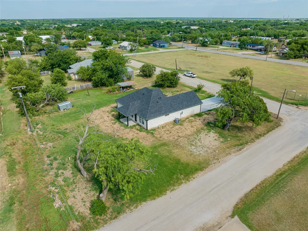 614 W Wheeler Street Breckenridge TX 76424