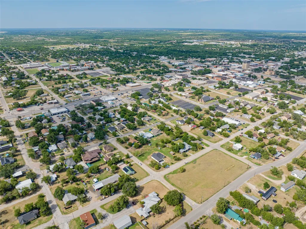 614 W Wheeler Street Breckenridge TX 76424