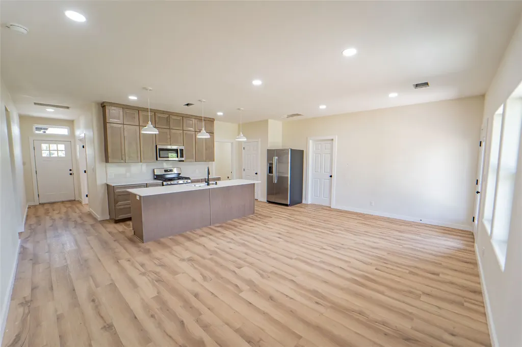 614 W Wheeler Street Breckenridge TX 76424