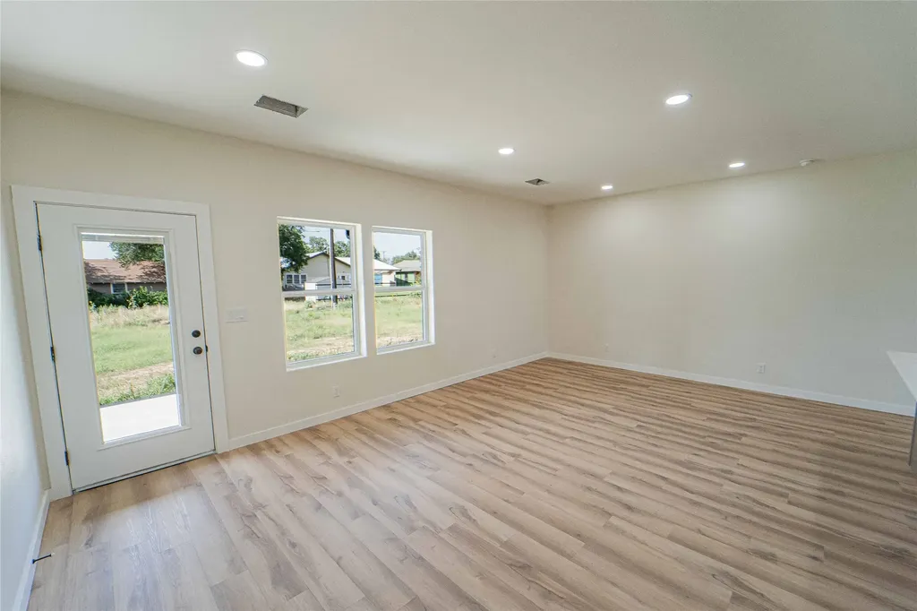 614 W Wheeler Street Breckenridge TX 76424