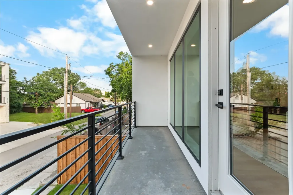1505 Holly Dallas TX 75204