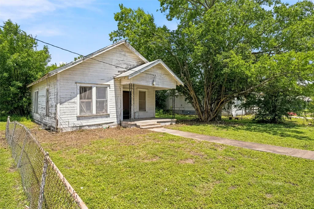 2432 S 9th Street Waco TX 76706