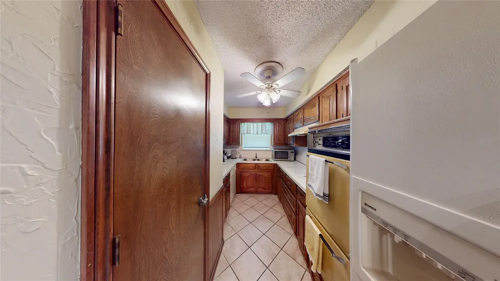 2138 Wellington Drive Grand Prairie TX 75051