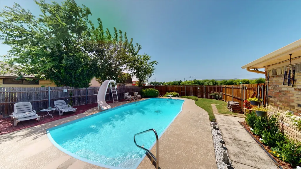 2138 Wellington Drive Grand Prairie TX 75051