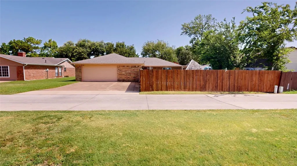 2138 Wellington Drive Grand Prairie TX 75051