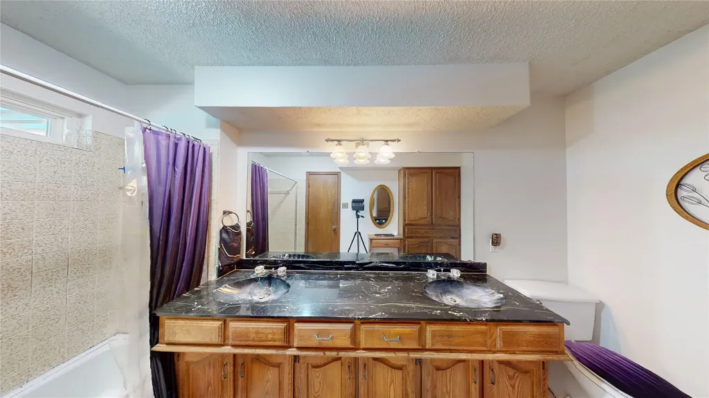 2138 Wellington Drive Grand Prairie TX 75051