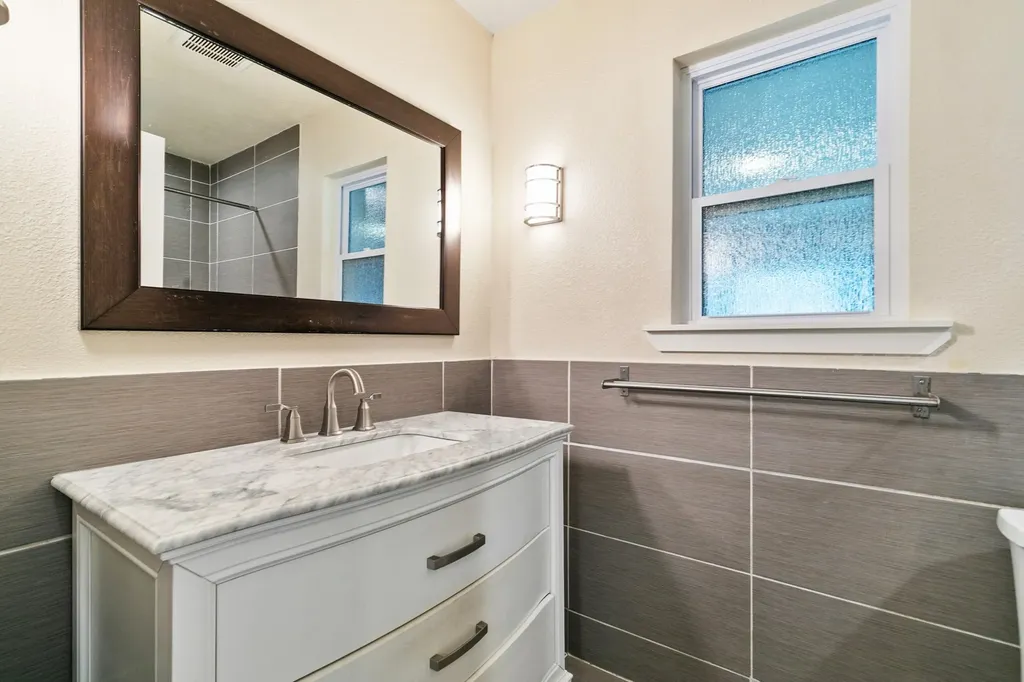 909 N Dove Road Grapevine TX 76051