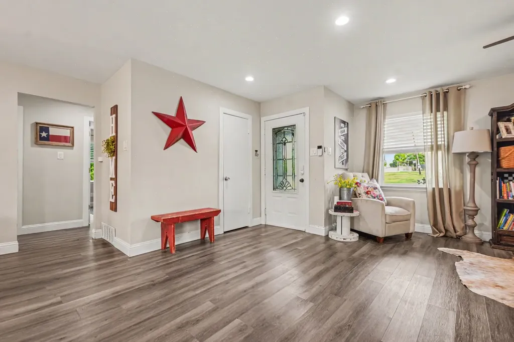 9324 Clearwater Drive Dallas TX 75243