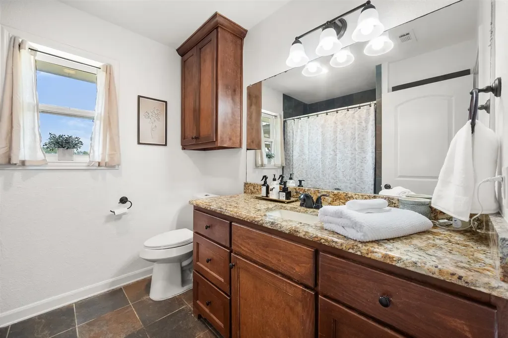 2003 Hamilton Lane Corsicana TX 75109