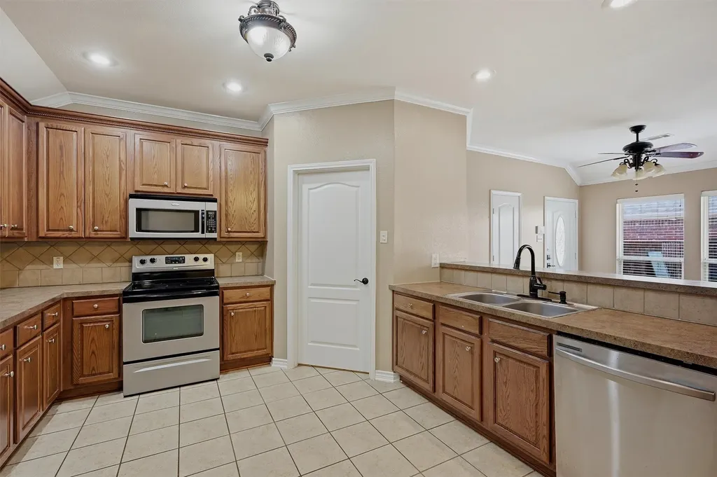 2704 Rex Cruse Drive Sherman TX 75092