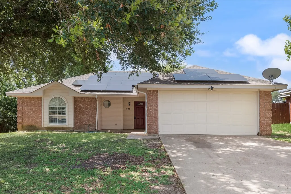 220 Hollywood Drive Glenn Heights TX 75154