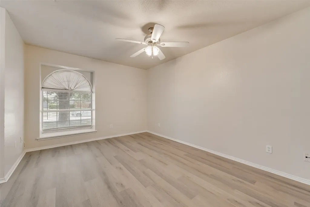 220 Hollywood Drive Glenn Heights TX 75154