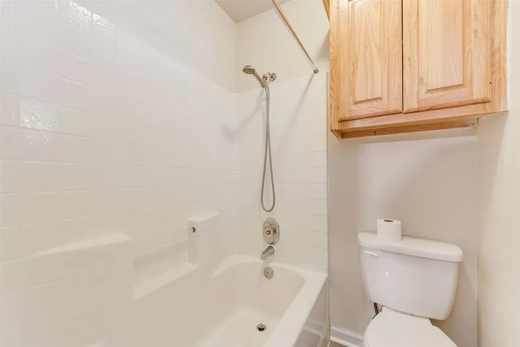 220 Hollywood Drive Glenn Heights TX 75154