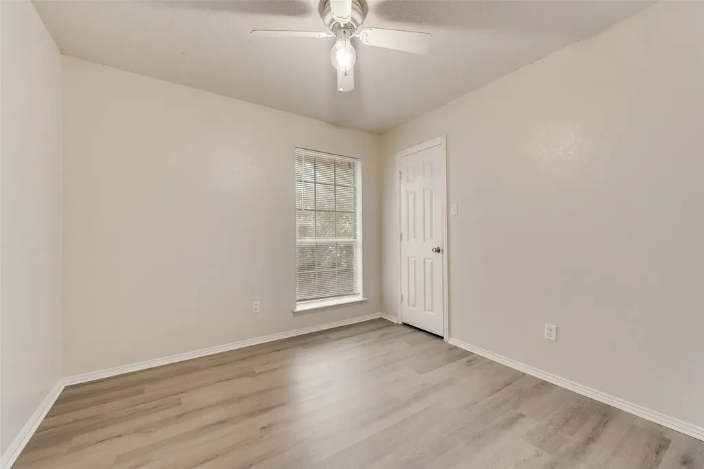 220 Hollywood Drive Glenn Heights TX 75154