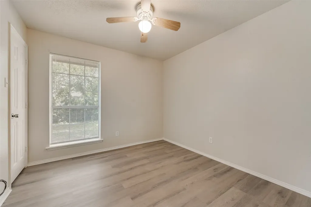 220 Hollywood Drive Glenn Heights TX 75154