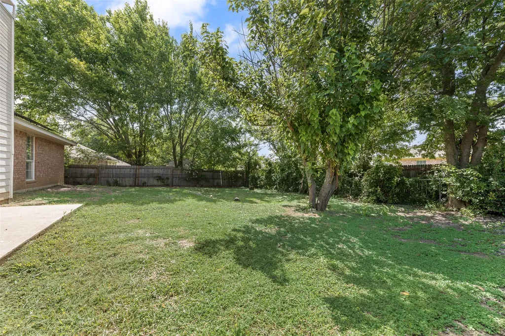 220 Hollywood Drive Glenn Heights TX 75154