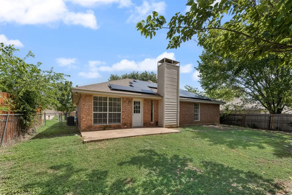 220 Hollywood Drive Glenn Heights TX 75154
