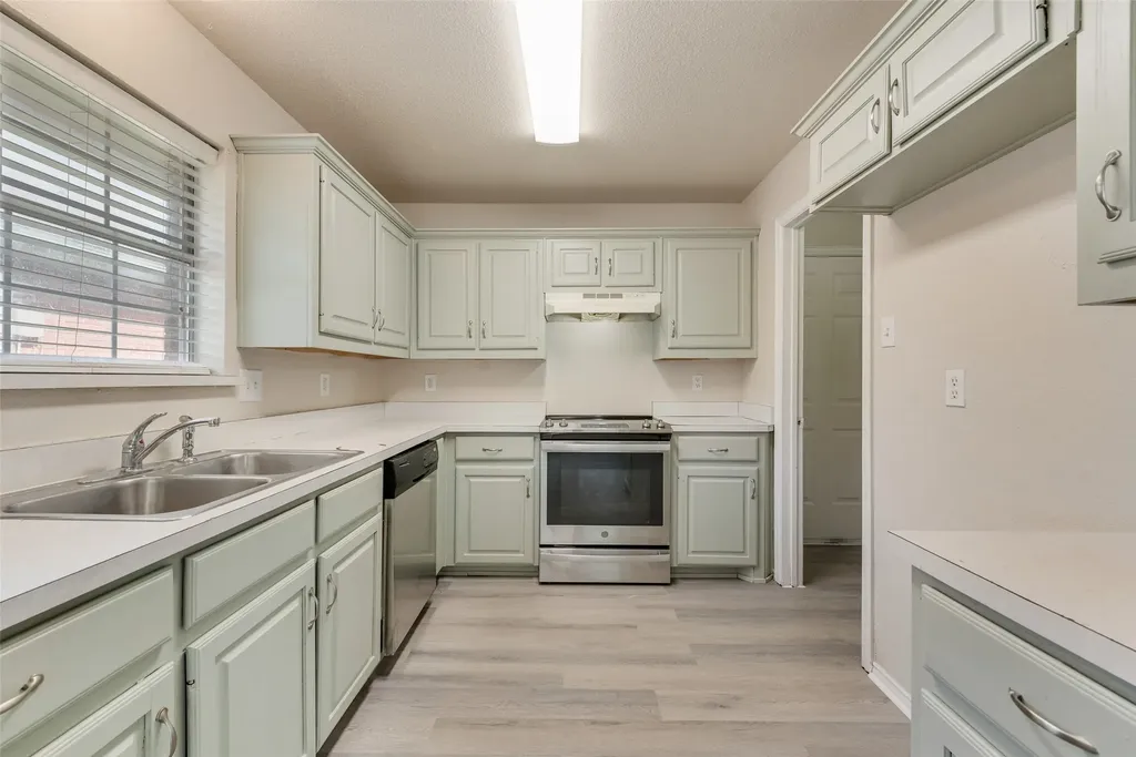 220 Hollywood Drive Glenn Heights TX 75154