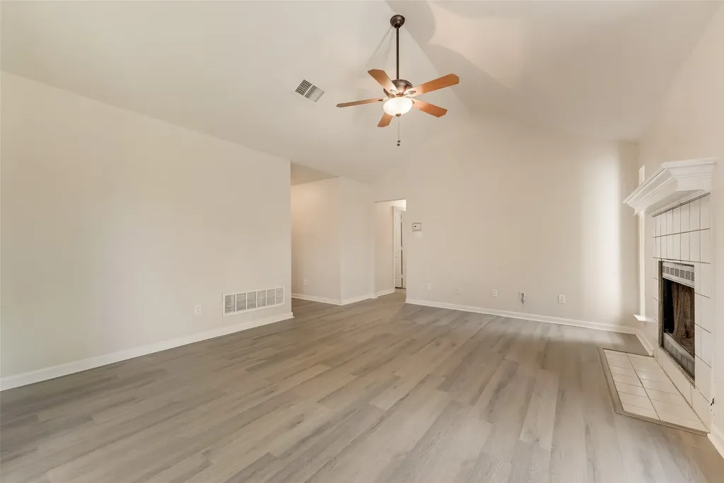 220 Hollywood Drive Glenn Heights TX 75154