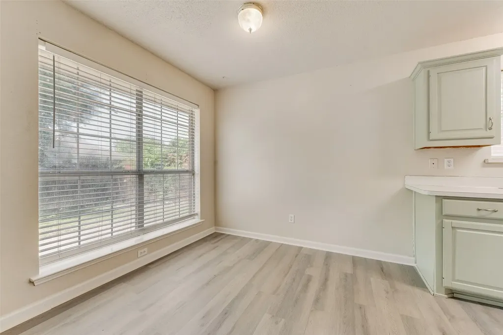 220 Hollywood Drive Glenn Heights TX 75154