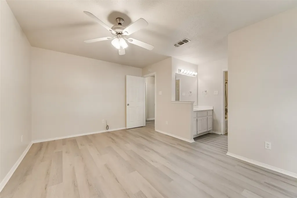 220 Hollywood Drive Glenn Heights TX 75154