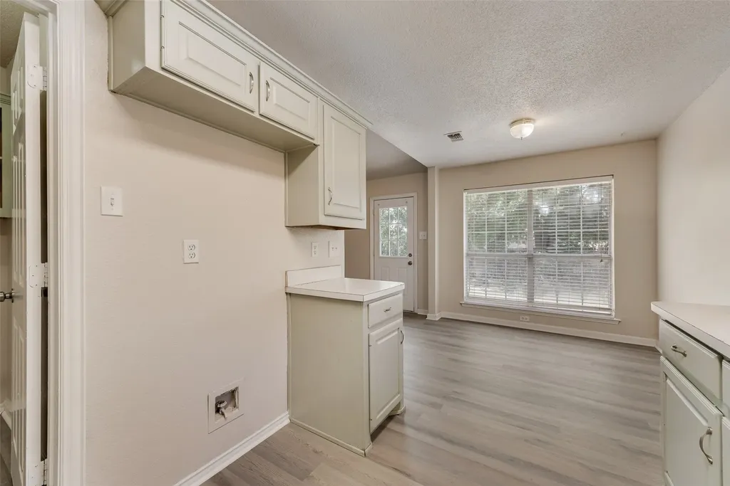 220 Hollywood Drive Glenn Heights TX 75154