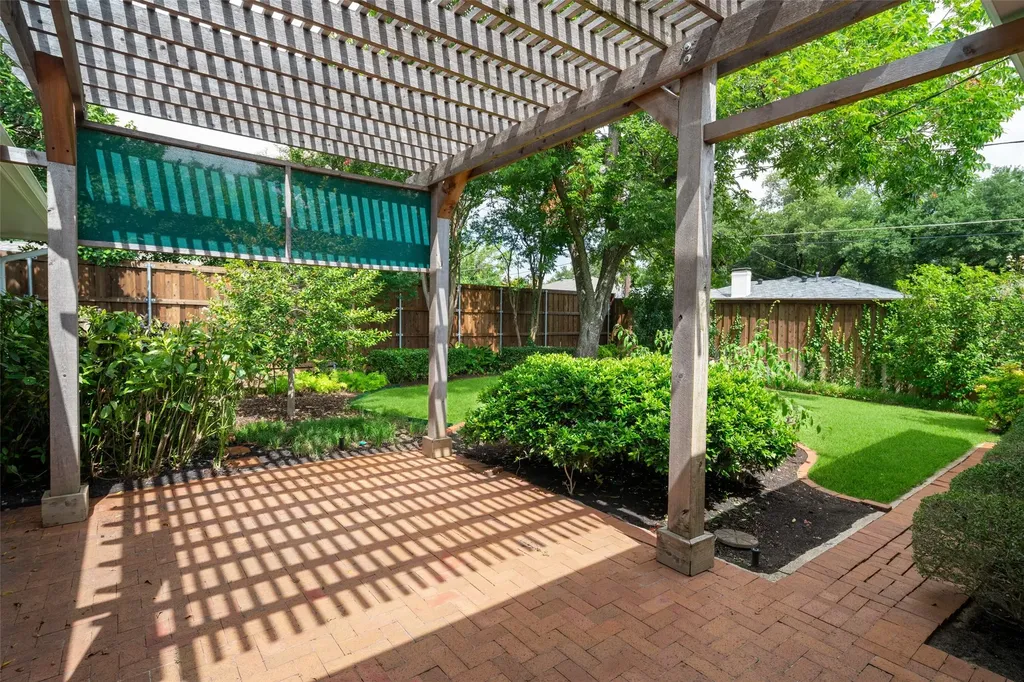 9329 Seagrove Drive Dallas TX 75243