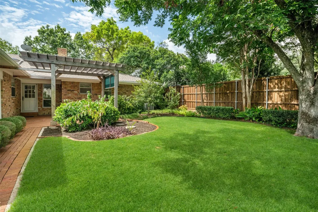 9329 Seagrove Drive Dallas TX 75243