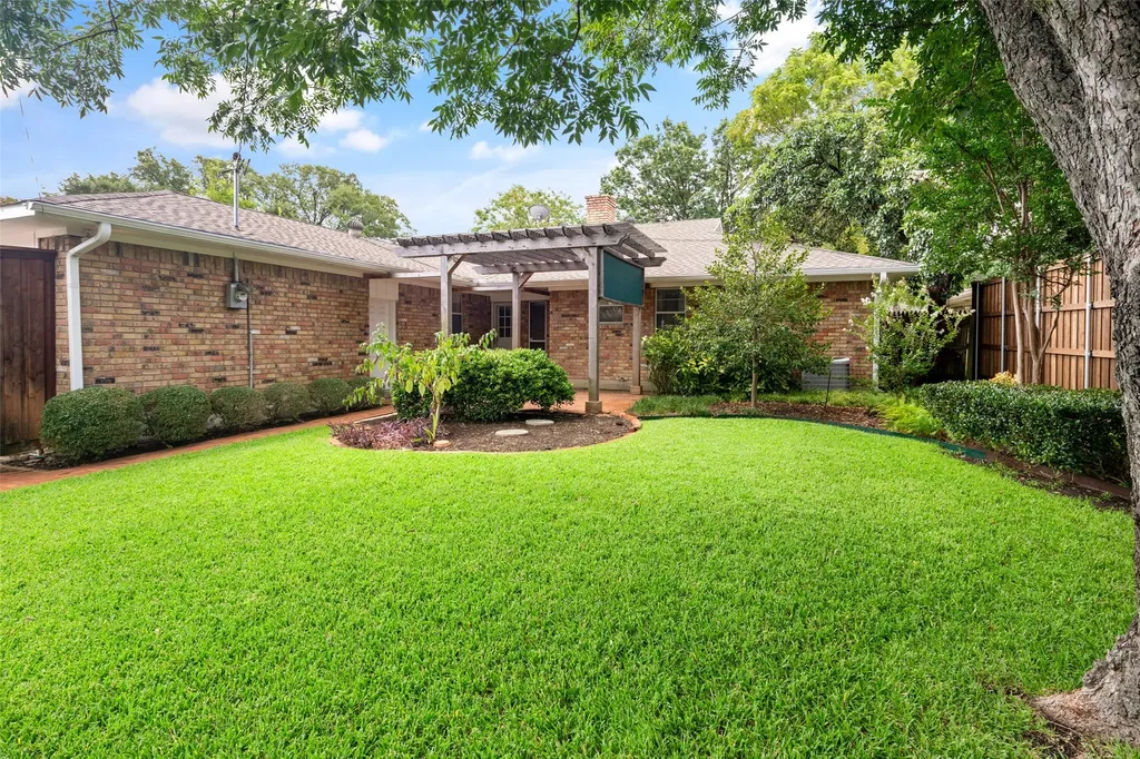 9329 Seagrove Drive Dallas TX 75243